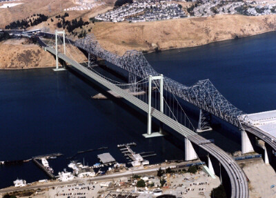 پاورپوینت آشنایی با مراحل طراحی و ساخت پل Carquinez Strait Bridge